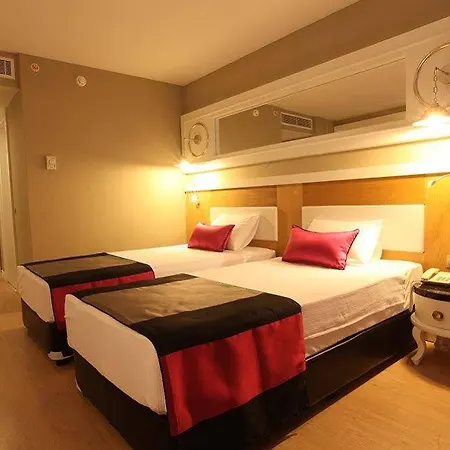 Serenis Hotell